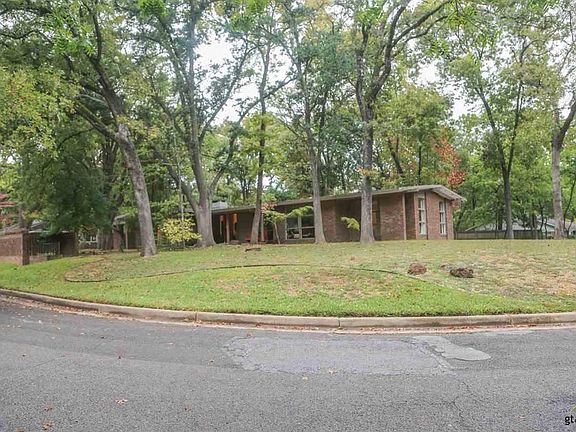 2nd image of 2022 Montrose Dr
