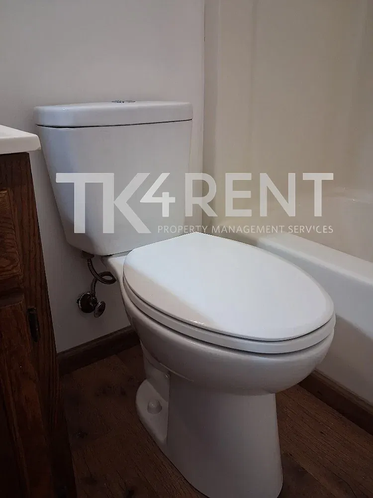 418 East Wood Street - 11 — Photo 4