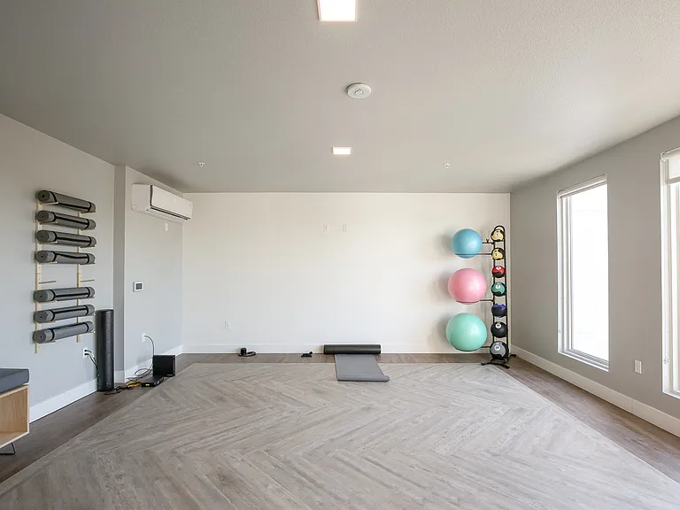 Hollis Oak — Photo 12