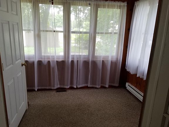 2nd image of 2040 Cumberland St