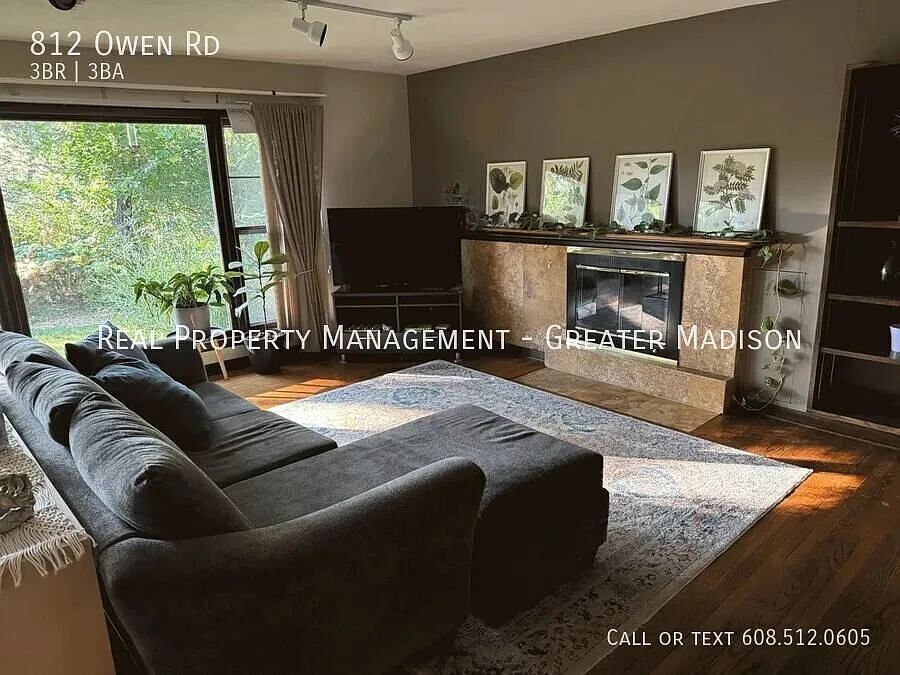 Beautiful 3 Bedroom Home Near Lake Monona! — Photo 2