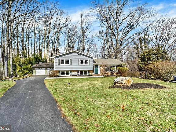 2nd image of 1504 Groveton Ct