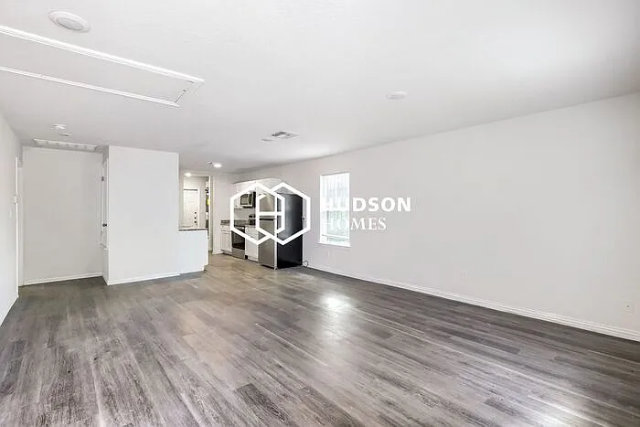 3 bed, 2.0 bath, 1090 sqft, $1,099 — Photo 4