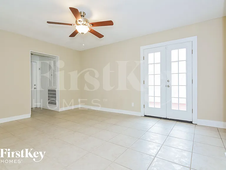 8006 La Serena Dr — Photo 3