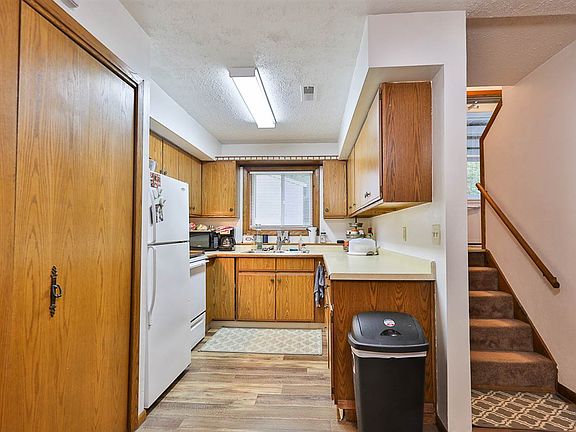 4th image of 334-336 E Elm Dr