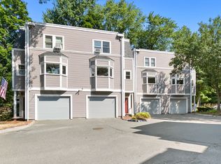 117 High St APT 12A, Ipswich, MA 01938