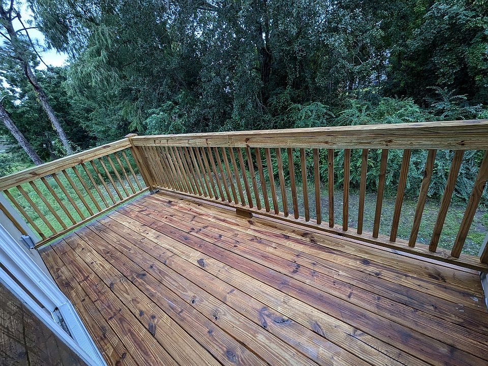 Super nice, New Deck from 2nd story unit