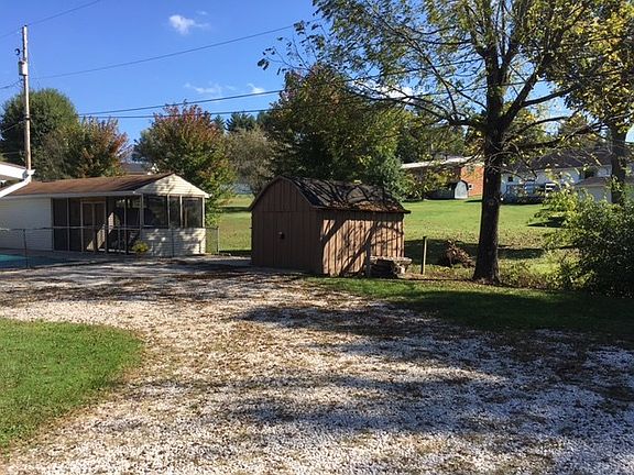3rd image of 2320 Ridgewood Dr