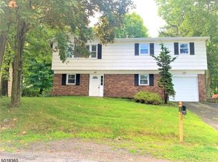 49 Oklahoma Trl, Hopatcong, NJ 07843