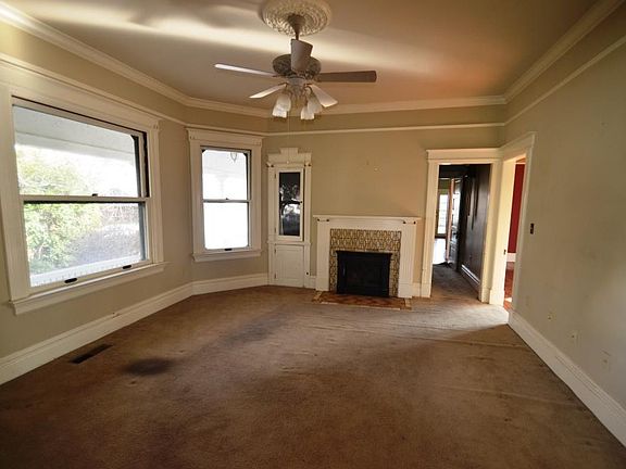 Family Room w/ fireplace
