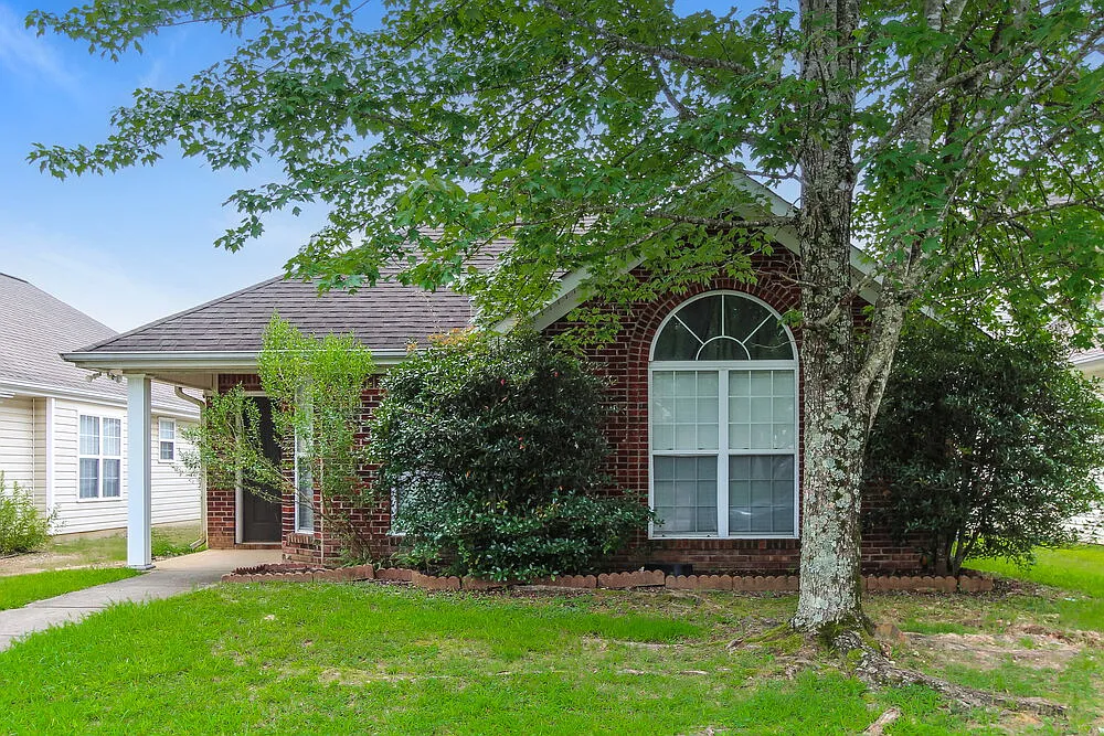 3 bed, 2.0 bath, 1504 sqft, $1,690 — Photo 1