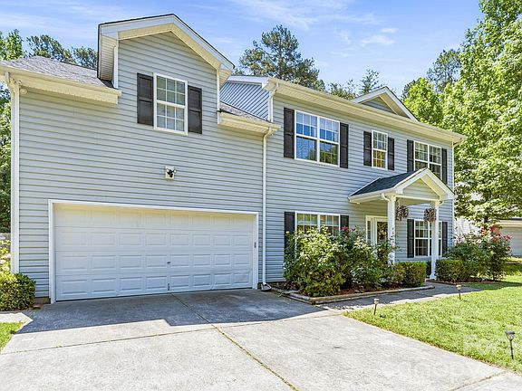 2nd image of 4816 Delprado Cres