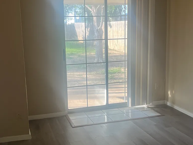 1005 Plover Ln — Photo 7