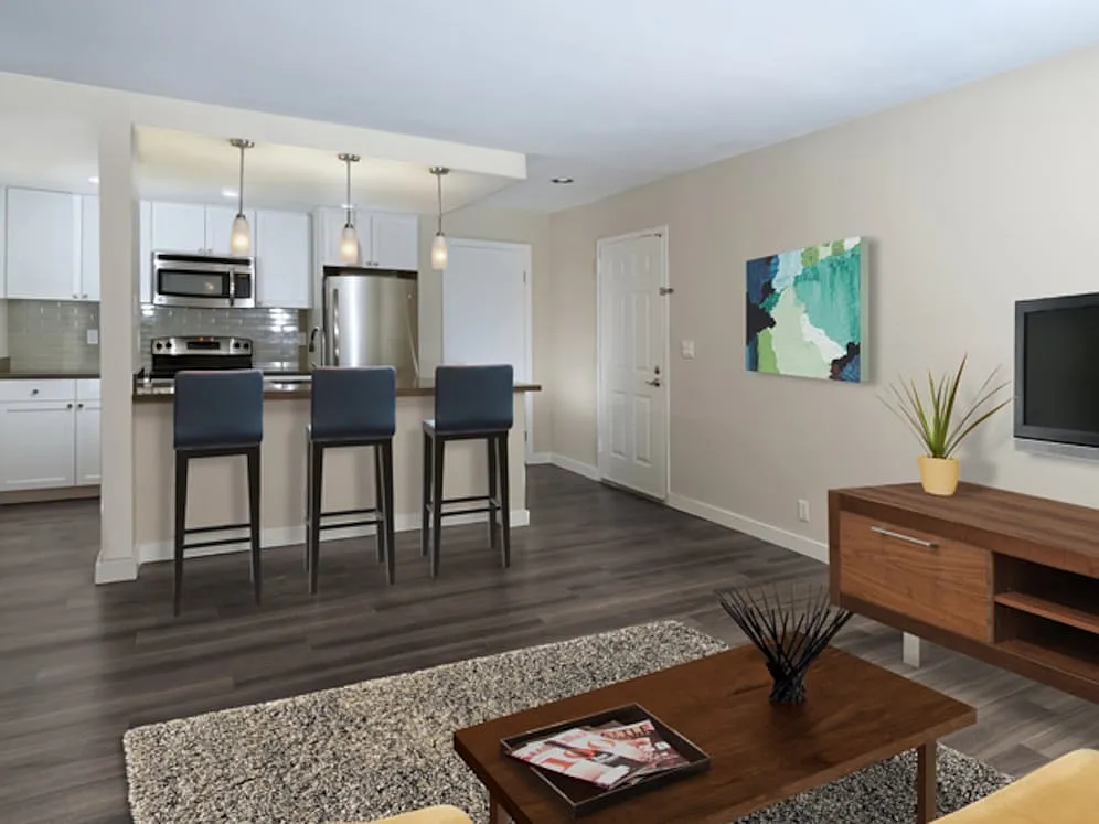 Avalon La Jolla Colony — Photo 2