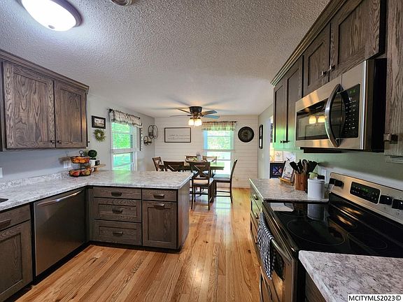 4th image of 5 Fair Meadow Ct