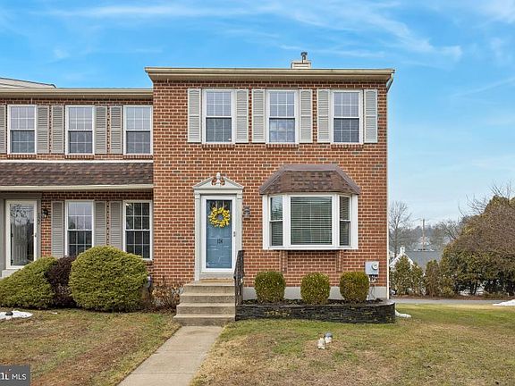 2nd image of 124 Longford Rd