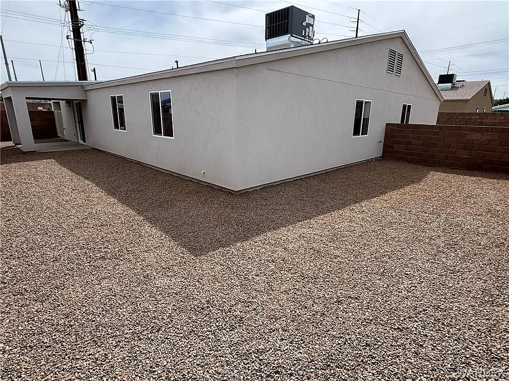 3 bed, 2.0 bath, 1175 sqft, $2,800 — Photo 4