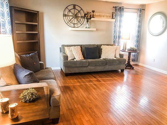 3rd image of 185 Celeste Ln