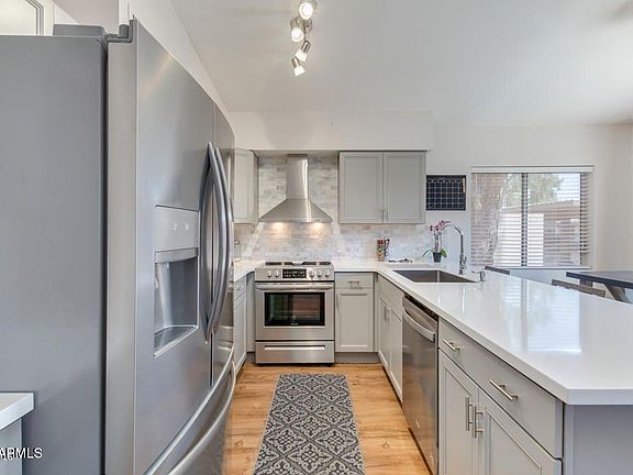 4th image of 3321 S Parkside Dr
