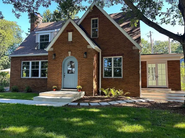 754 Del Vista Dr, Valparaiso, IN 46385