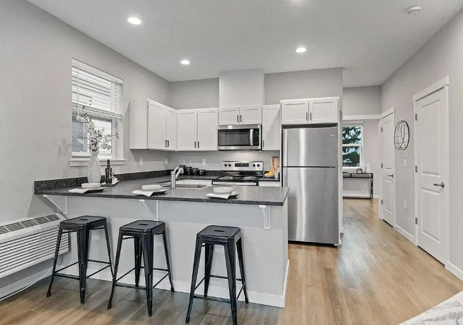 2 bed, 2.0 bath, 1048 sqft, $1,995 — Photo 1