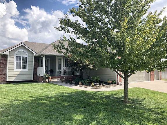 5th image of 414 E Country Hills Ct