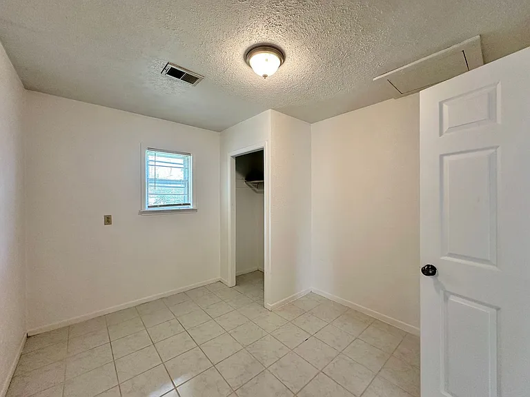 1801 Glendale Dr — Photo 17