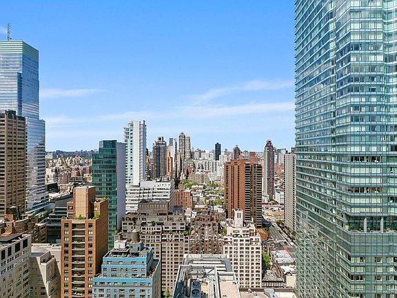 3rd image of 235 E 55th St APT 35-B