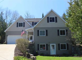 7500 Nine Mile Pointe Dr #107, Charlevoix, MI 49720