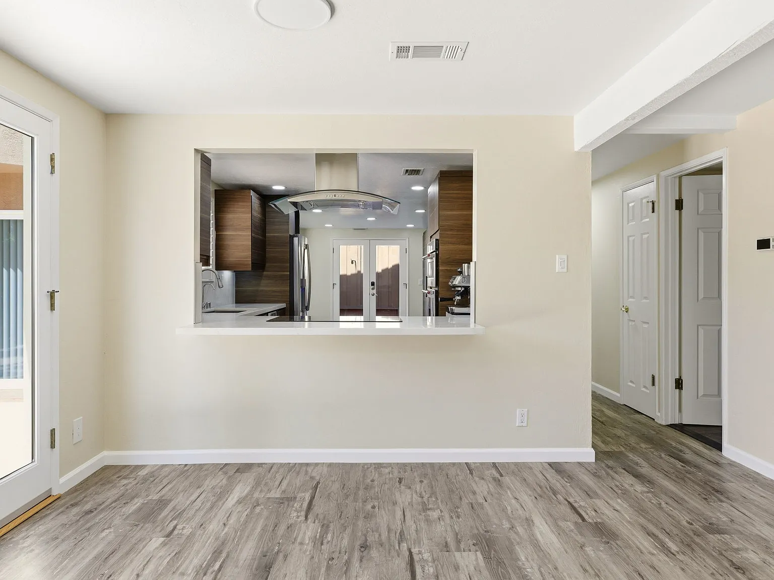 5 bed, 2708 sqft, $5,300 — Photo 4