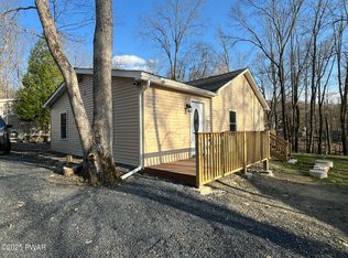 126 Evergreen Dr, Bushkill, PA 18324
