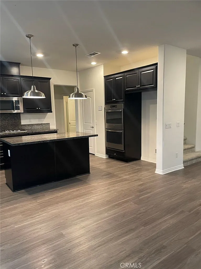4 bed, 3.5 bath, 2257 sqft, $3,600 — Photo 2