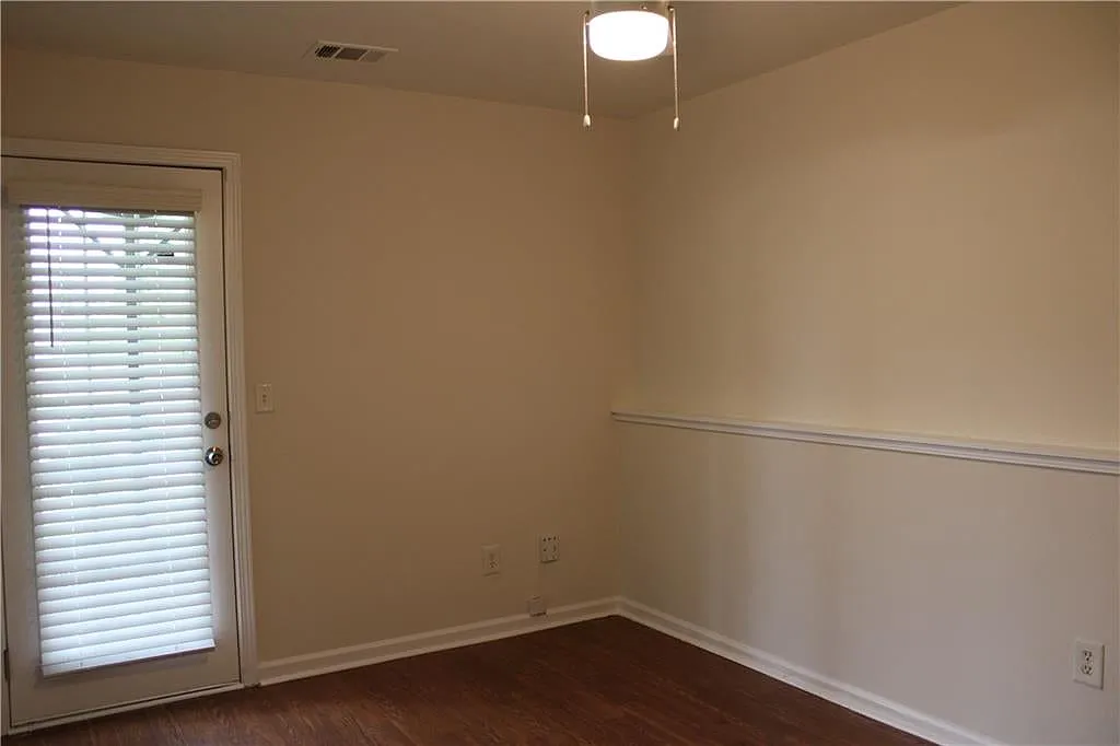3 bed, 3.5 bath, 1326 sqft, $2,700 — Photo 1