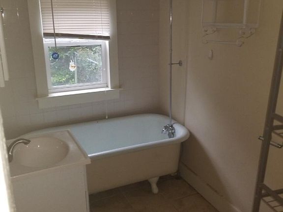 2nd image of 7512 Oak St