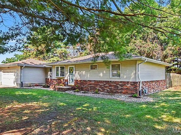 2nd image of 968 Wanda Dr