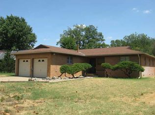 706 Edgemoor Dr, Mulvane, KS 67110