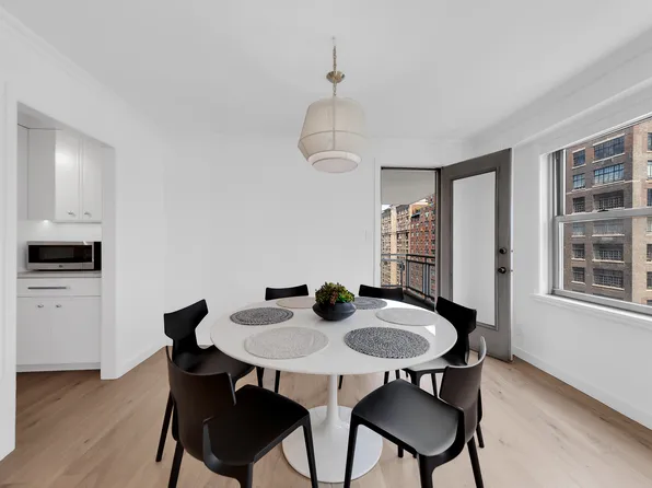 360 East 72nd Street image 4 of 15