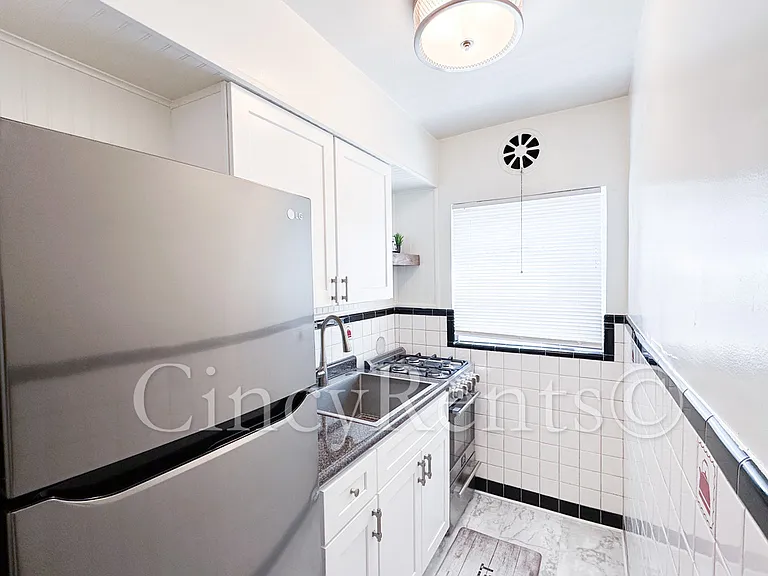 2782 Observatory Ave #7 — Photo 6