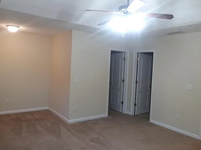 761 Georgetown Ln — Photo 5