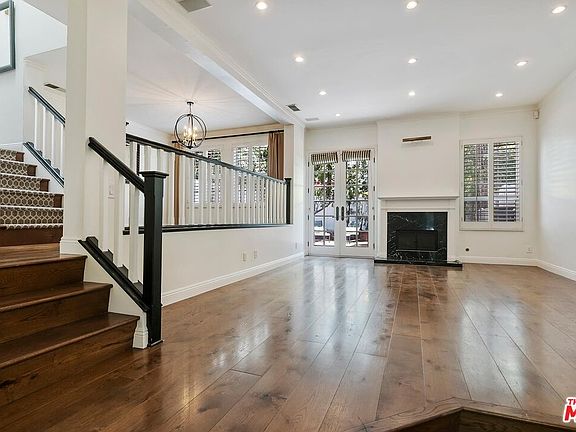 3rd image of 20950 Oxnard St APT 17