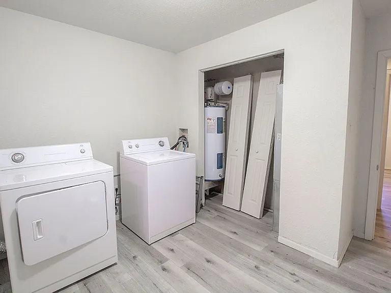 1005 W Ash St — Photo 29