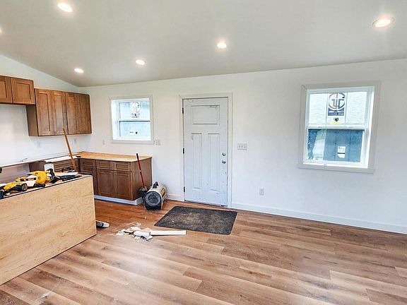 5th image of 801 17th Ave N