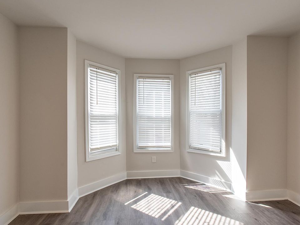 1st image of 2208 W Oakdale St #4