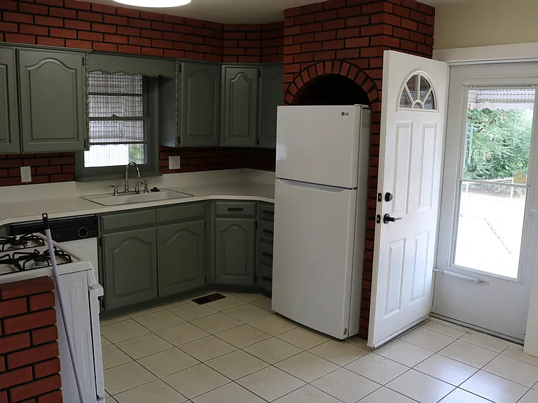 2833 E 1st Pl — Photo 13