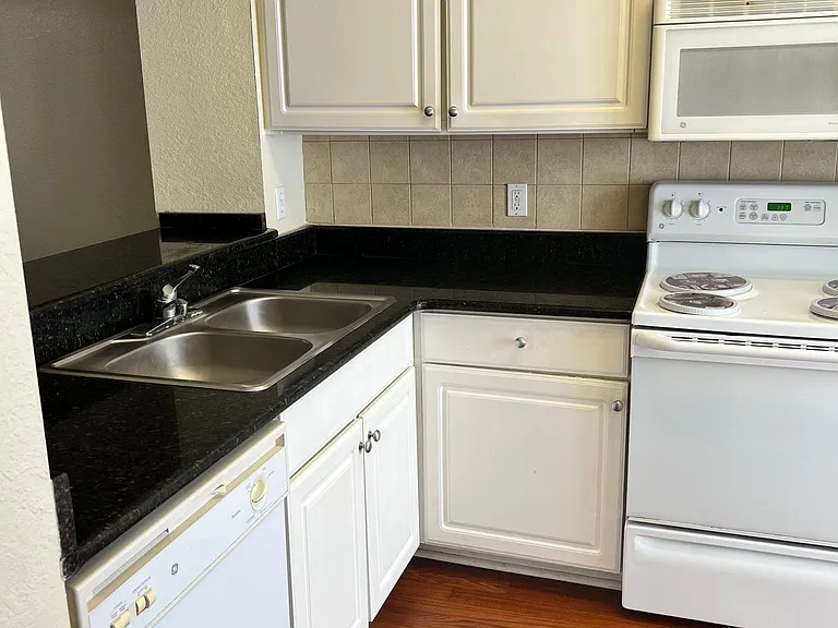 4950 NW 44th Ln #107 — Photo 8