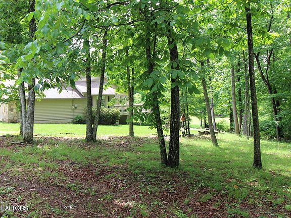 3rd image of 114 Rolling Green Dr