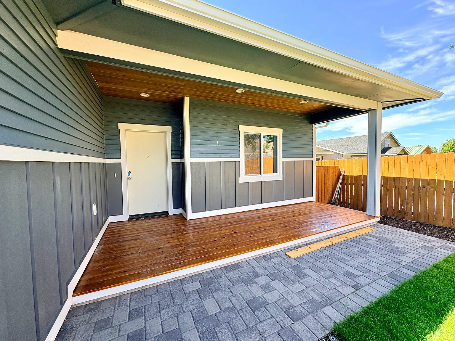 3 bed, 1400 sqft, $2,800 — Photo 2
