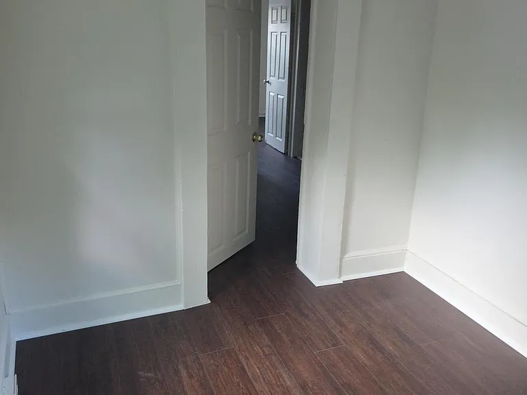 243 E Valley Rd — Photo 9