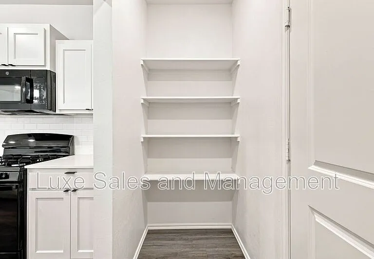 10912 Oak Hollow Dr — Photo 9