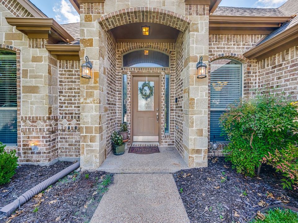 1st image of 8115 Oak Hollow Dr